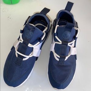 Navy blue Nike  Air City Low Huaraches